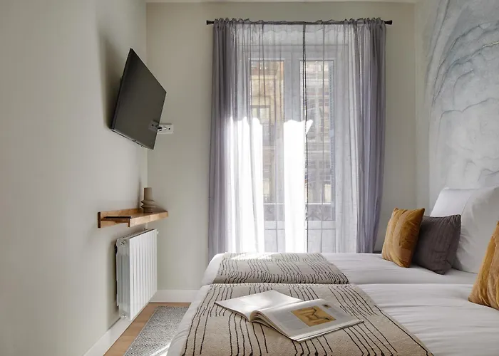 Apartment Urbieta By Feelfree